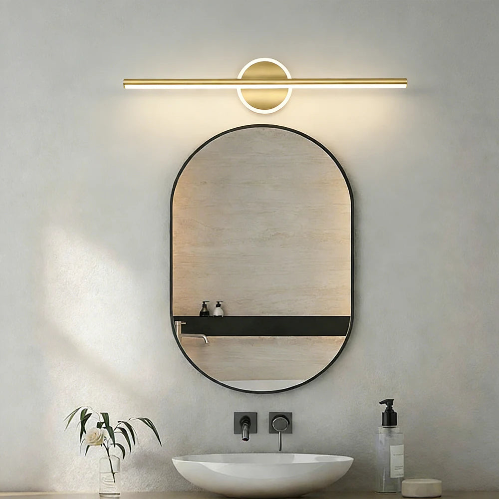 Vanity Light Erik in gold above an oval mirror