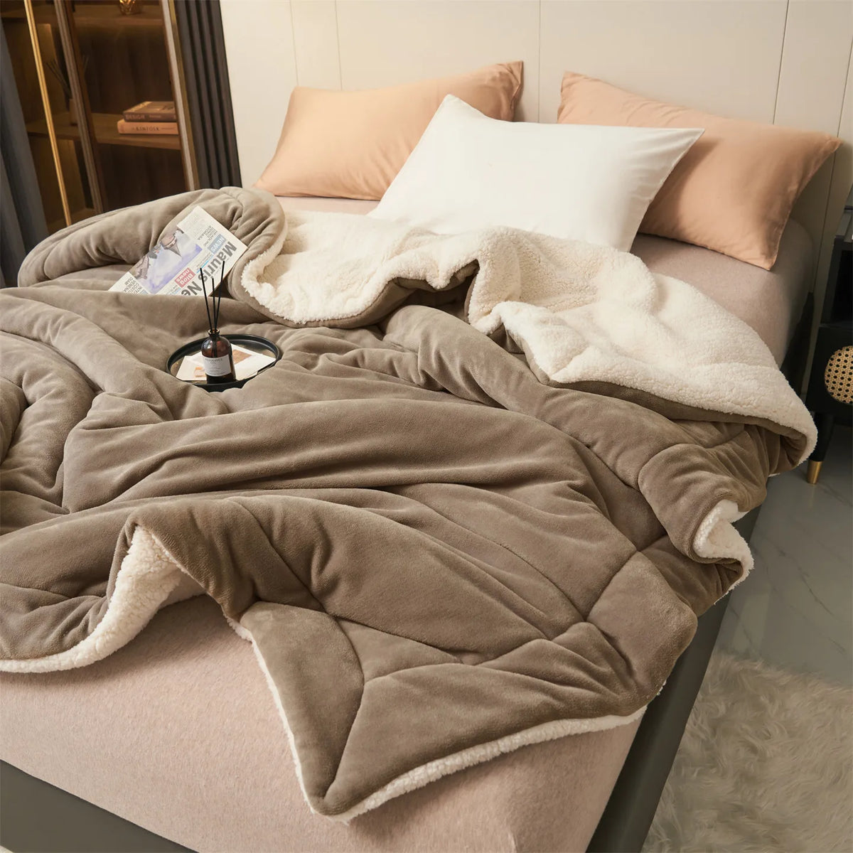 Throw blanket Kristina in light brown
