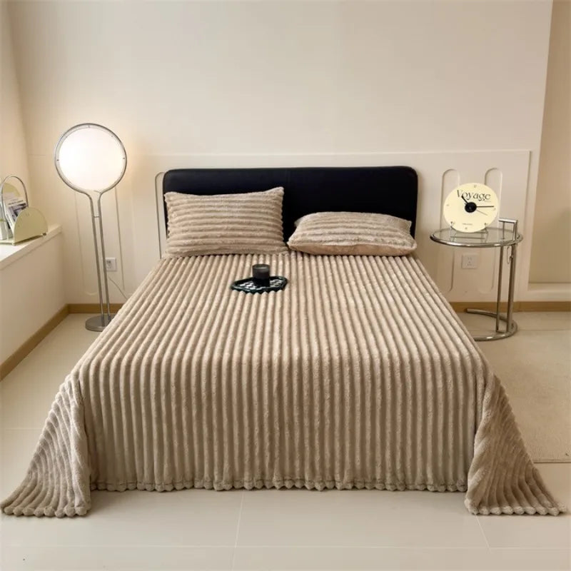 Throw Blanket Klaudia, ribbed faux fur in sand on a bed