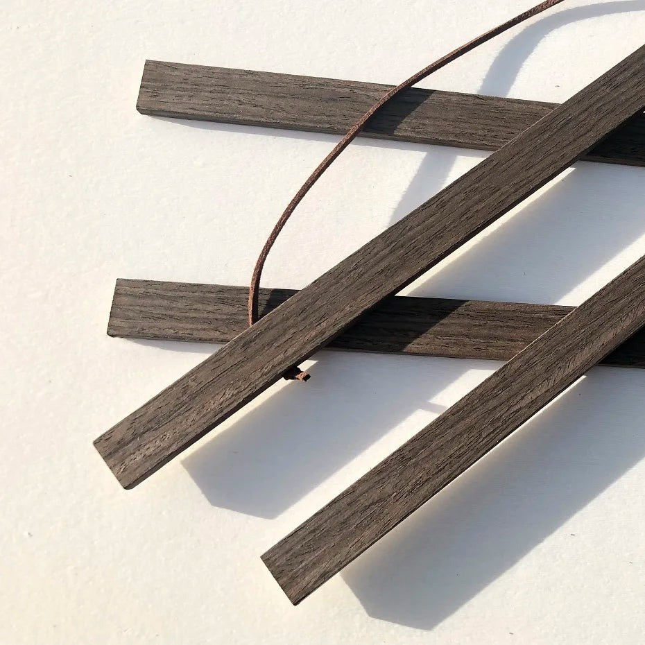 Close-up of the magnetic wooden bars