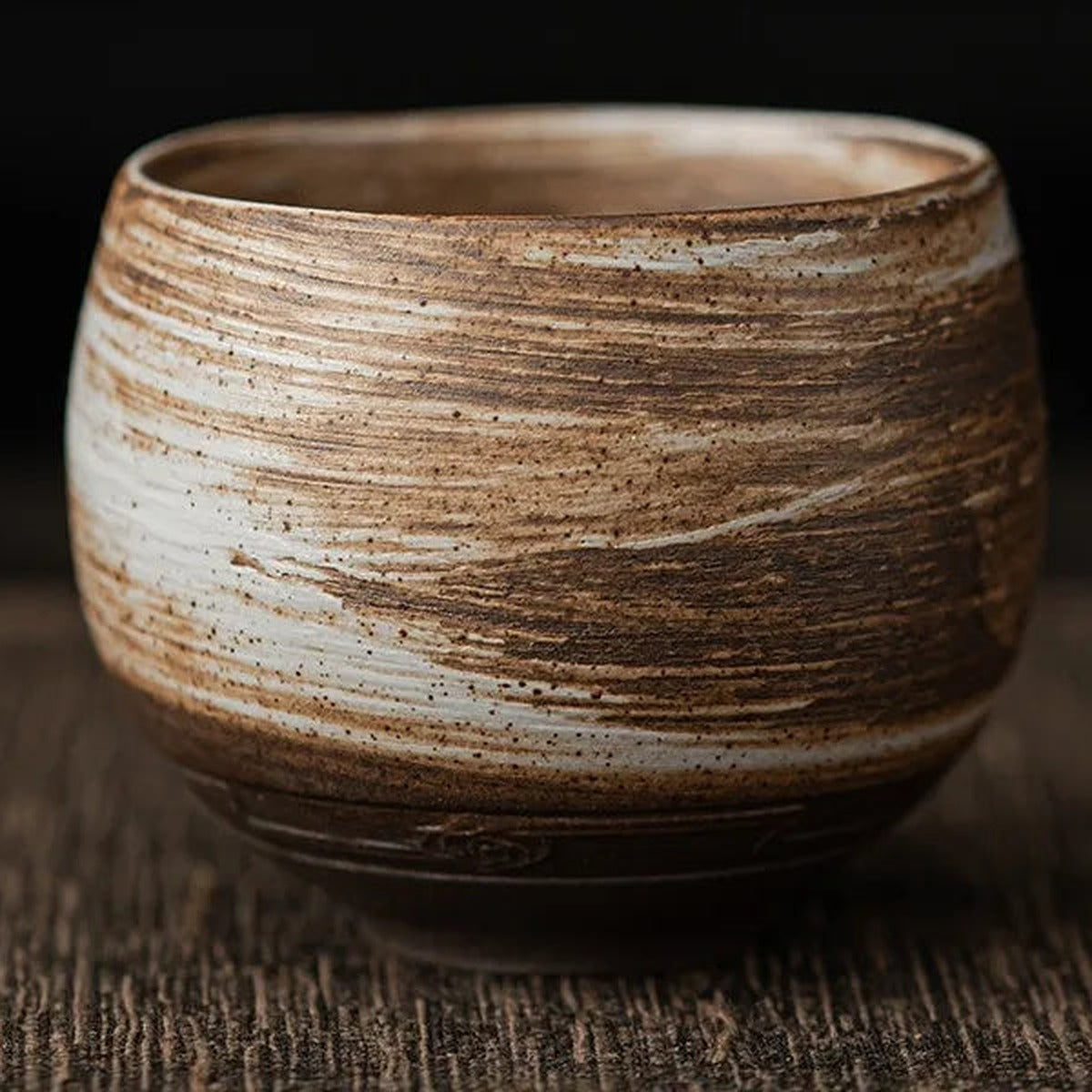 Tea Cup Mária in oat swirl, a cup with a brushed cream and brown glaze